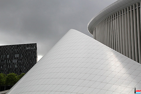 Hôtel Meliá (architecte: Jim Clemes) + Philharmonie (architecte: Christian de Portzamparc), Luxembourg - Kirchberg